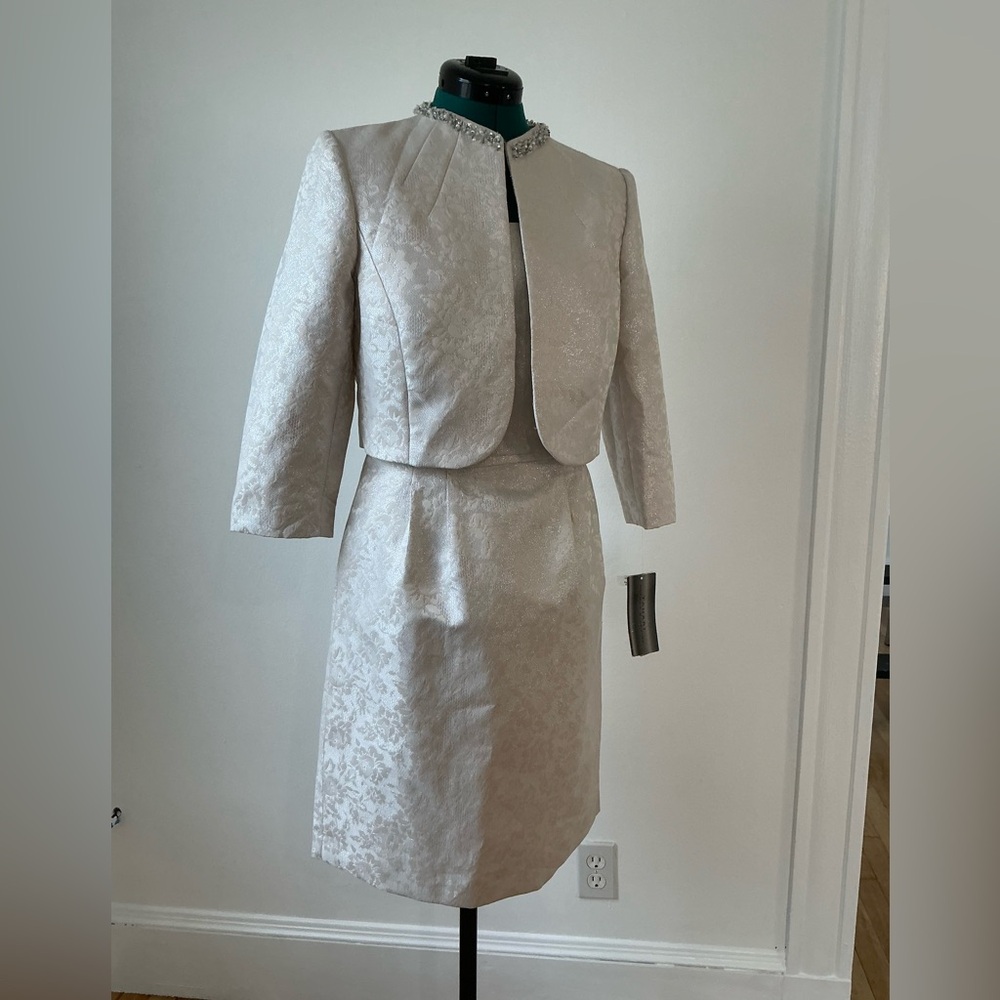 Tahari by Arthur S. Levine – Champagne Gold 2-Piece Dress & Jacket Set-Size 4